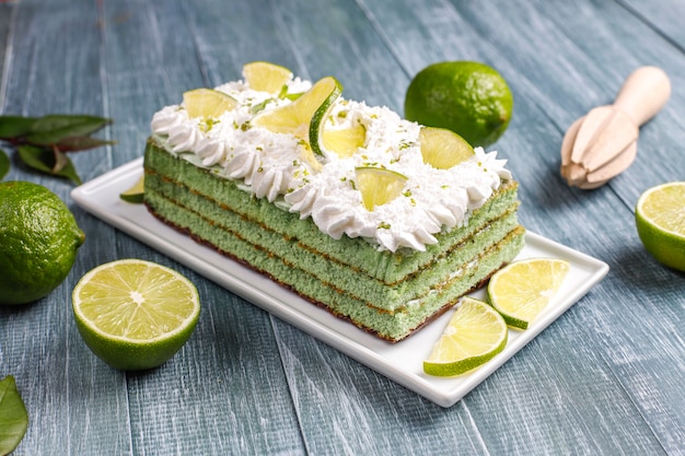 Free photo delicious lime cake with fresh lime slices and limes.