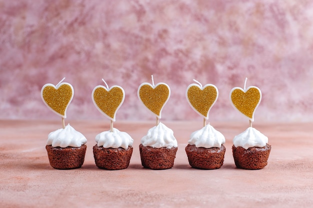 Free photo delicious mini chocolate cupcakes for valentine's day.