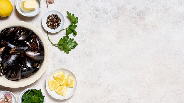 Delicious mussel shells with lemon and parsley