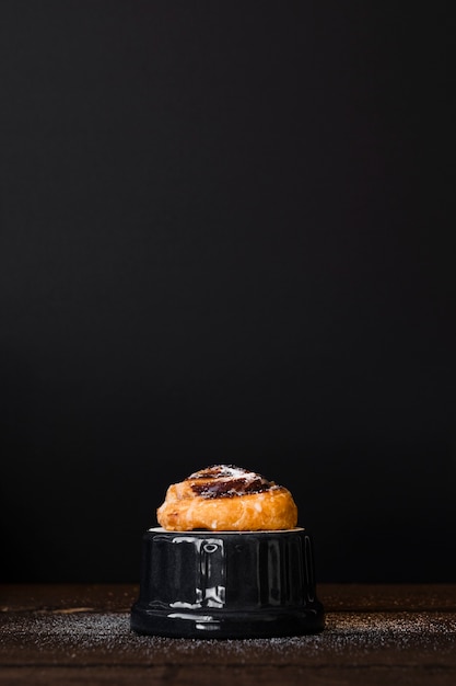 Free photo delicious pain aux raisin with sugar