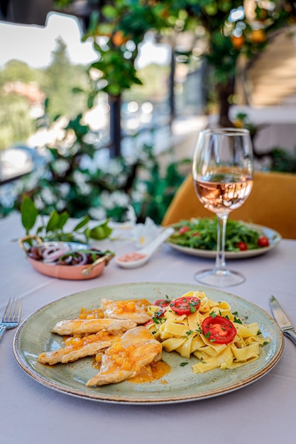 Delicious pasta with cherry tomatoes and chicken