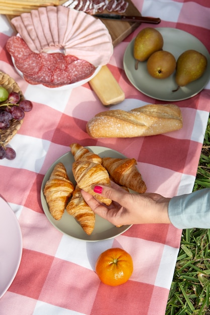 Free photo delicious picnic still life