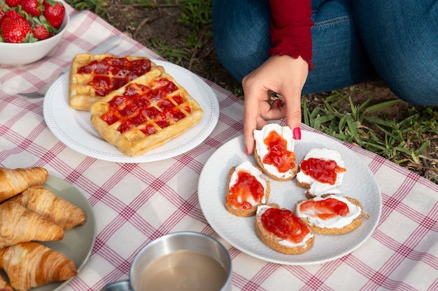 Free photo delicious picnic still life