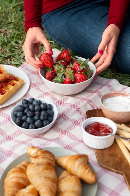 Free photo delicious picnic still life