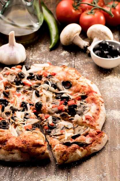 Free Photo delicious pizza with vegetables