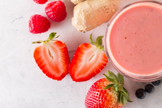 Free photo delicious red smoothie with strawberry