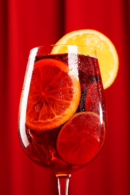 Free photo delicious sangria drink with lemon slice