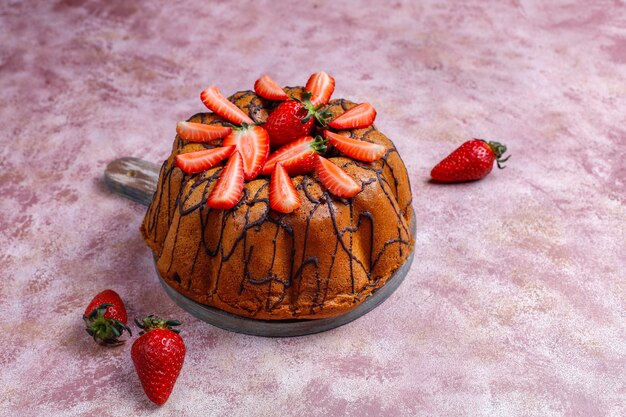 Free Photo delicious strawberry chocolate cake with fresh strawberries,top view