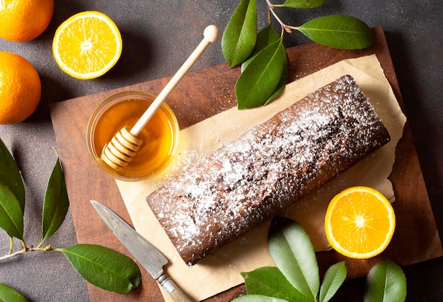 Free photo delicious sweet bread cake with honey