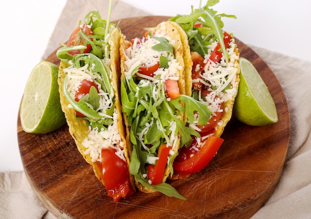 Free photo delicious taco on wood plate