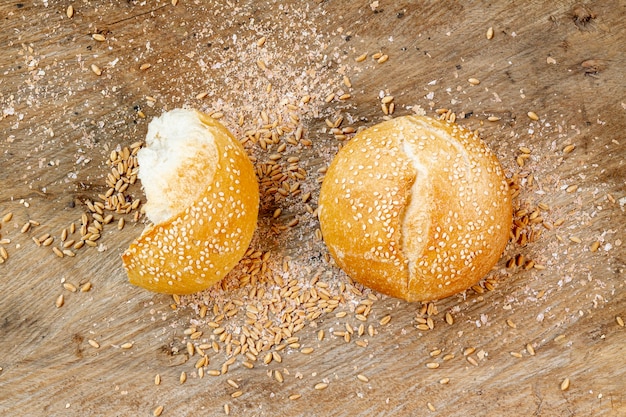 Free photo delicious top view buns with seeds