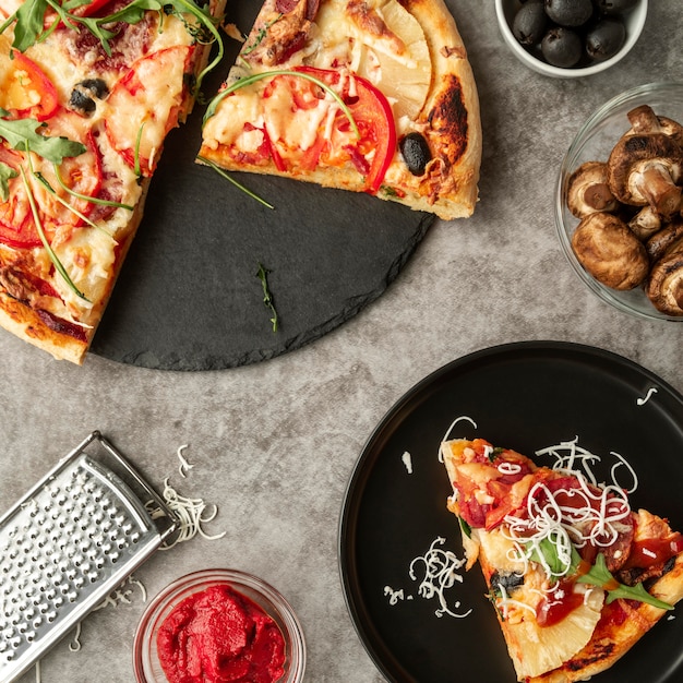 Free photo delicious traditional pizza assortment