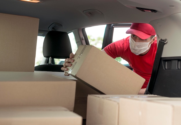 Delivery guy wearing mask