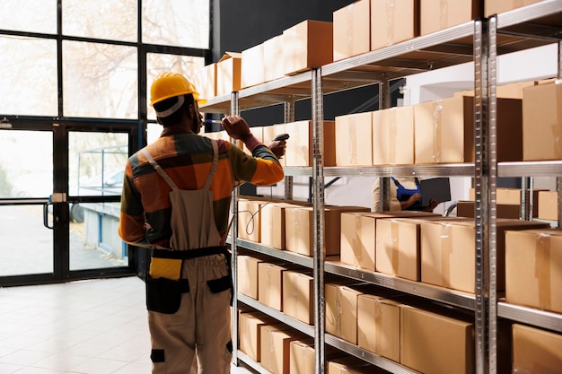 Free Photo delivery service managers scanning parcel barcode before dispatching