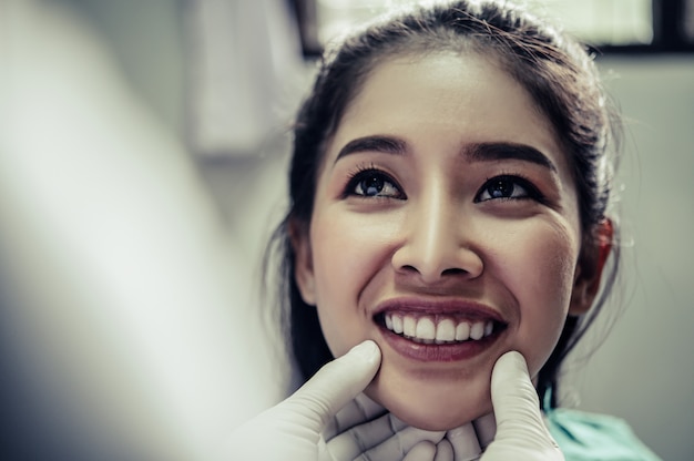 The dentist examines the patient's teeth.