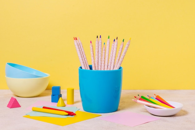 Desk arrangement with bowls and pencils