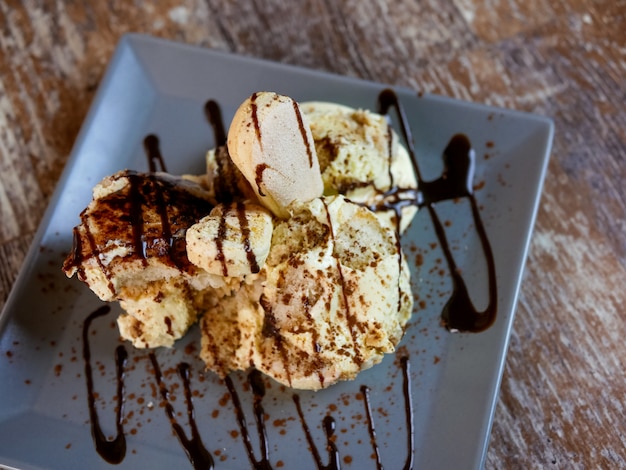 Free photo dessert on a restaurant table