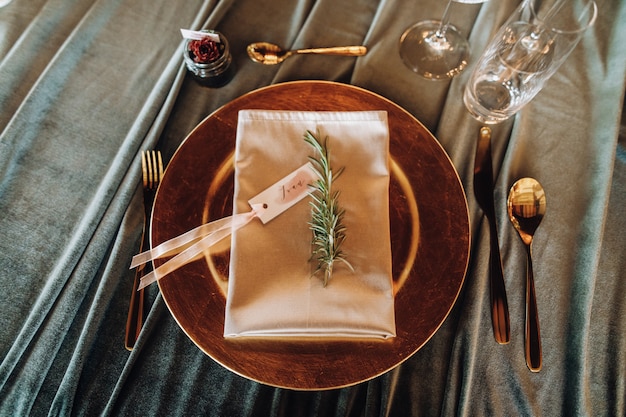 Free photo details on a serving wedding table