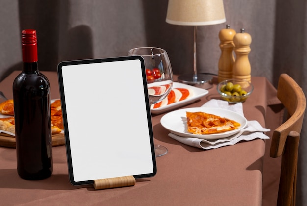 Device with copy space of table with food