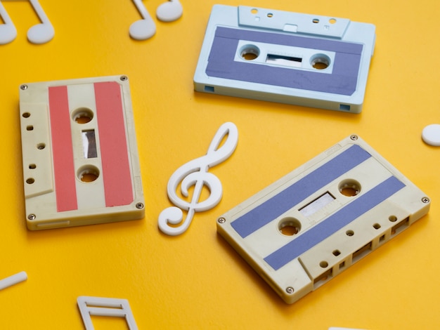 Free Photo diagonal view multicolored cassette tapes with notes