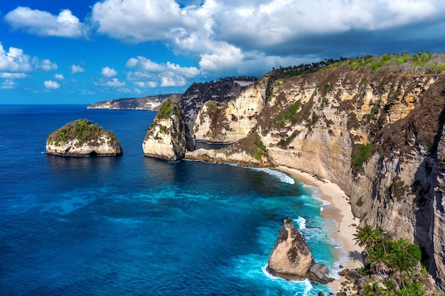 Free photo diamond beach in nusa penida island, bali in indonesia