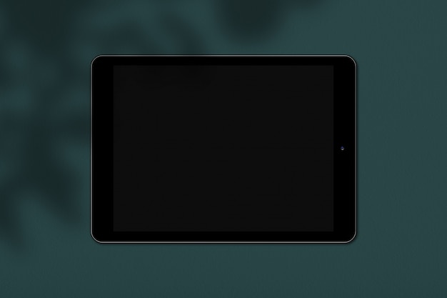 Free photo digital electronic device with screen for your text or advertisement isolated over green background. generic touchpad