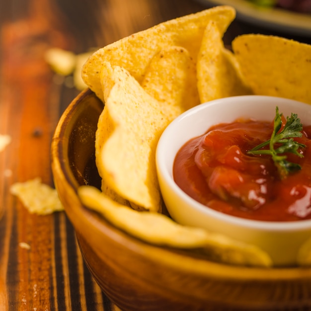 Dipping nacho chips