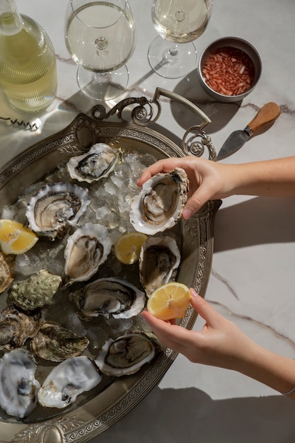 Free photo dish made of oysters with citrus and ice cubes