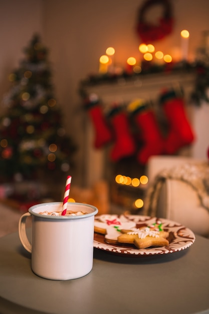 Free photo dish with cookies and cup