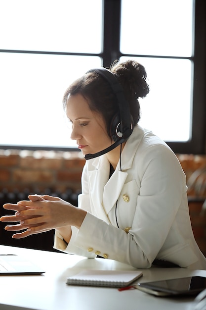 Free Photo dispatcher at work