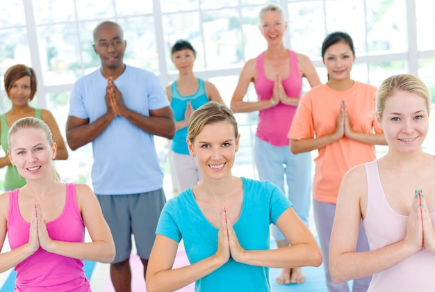 Free photo diverse group of adults exercising