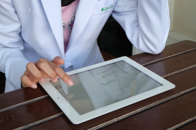 Free photo doctor holding tablet , e-health concept , business concept