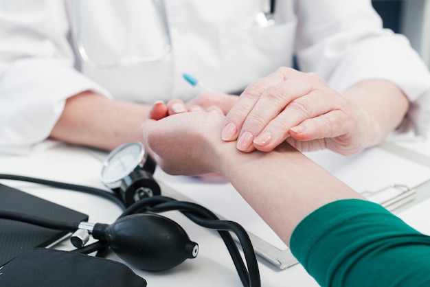 Free photo doctor's hand tending to a patient