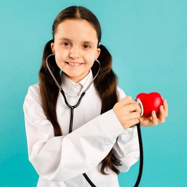 Free photo doctor using stethoscope close up