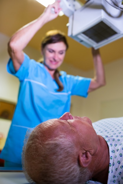 Free Photo doctor using x-ray machine to examine patient