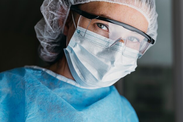 Doctor wearing a face mask and protective goggles