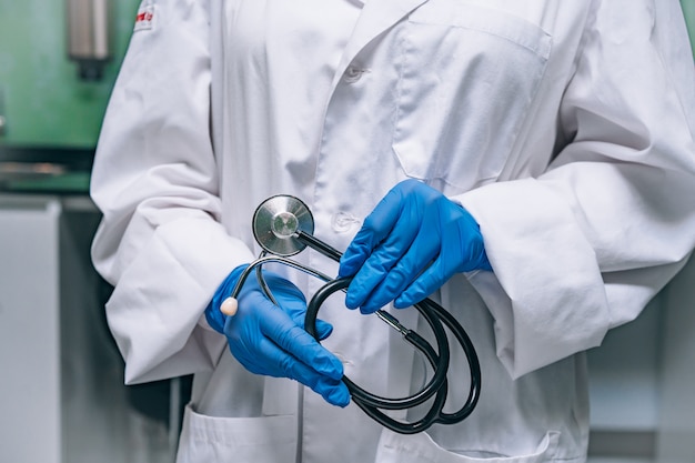 Free photo doctor in a white robe holding a phonendoscope