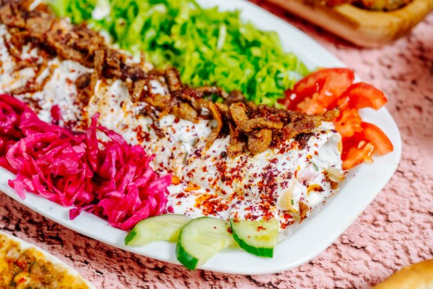 doner in sour cream and sliced vegetables