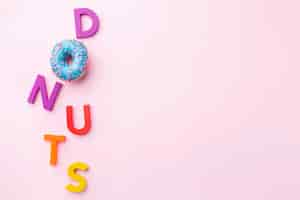 Free photo donuts concept with copy space