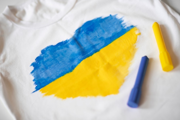 Drawing of ukrainian flag on a tshirt