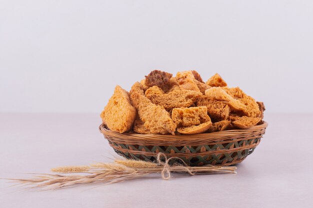 Dried bread crumbs in bowl with wheat.