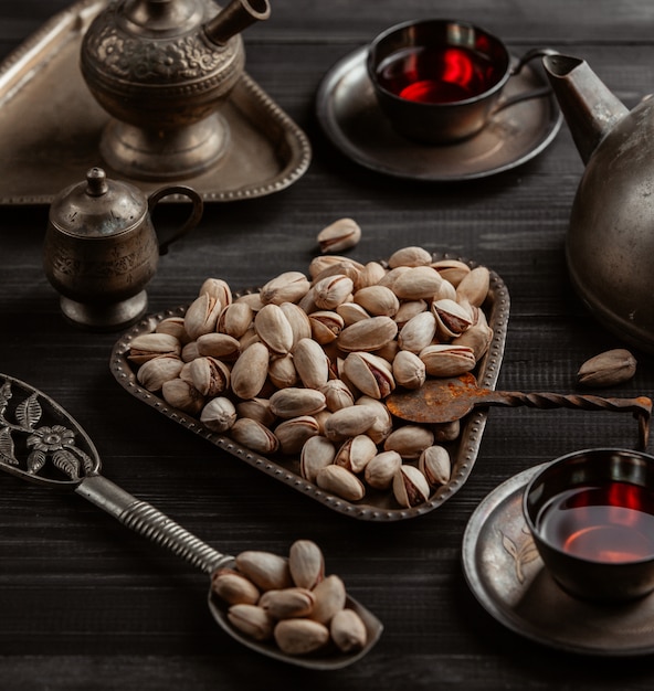 Dried pistachio and arabic tea