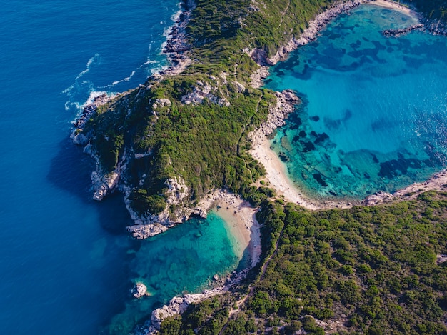 Free photo drone shot of breathtaking shore of porto timoni with deep tropical blue and clear turquoise sea