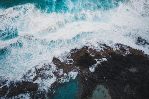 Free photo drone view of sea waves and rocky shore