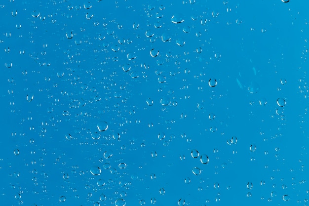 Free photo drops of water on blue