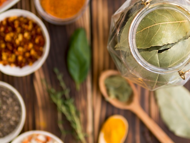 Free photo dry leaves jar with spices