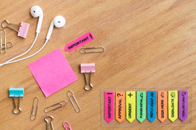 Free Photo earphones with stationery located on wooden table