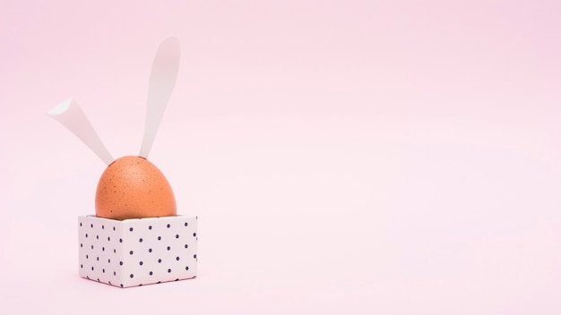 Free photo easter egg with bunny ears in box