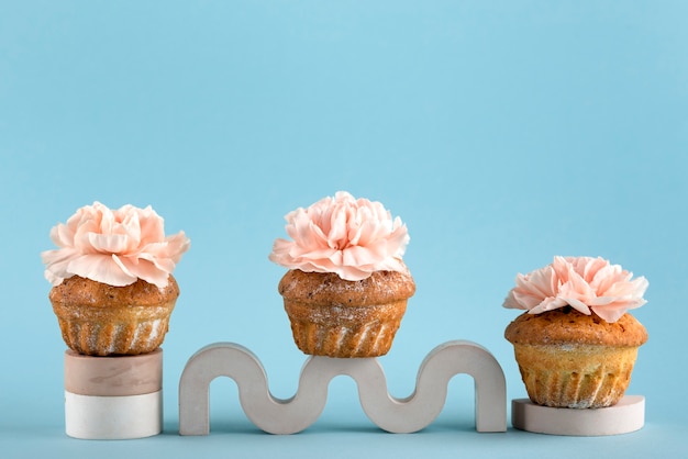 Eco cupcakes with flowers and blue background