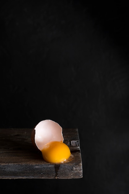 Free photo egg yolk on wooden board